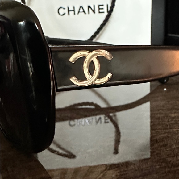 CHANEL CC Logo Polarized Sunglasses 5183 Black - Picture 7 of 15
